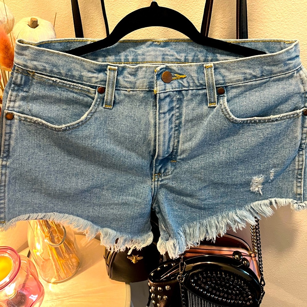 Wrangler Reworked Cut-Off Denim Short - Picture 4 of 5